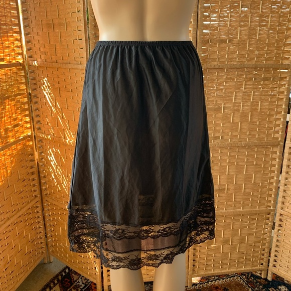 Vintage satin lace black slip 70s 80s - Picture 2 of 3